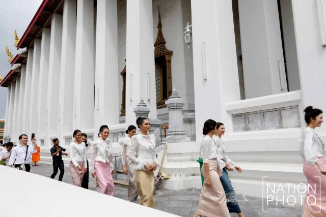 ส่อง! 40 ผู้เข้าประกวดมิสยูนิเวิร์สไทยแลนด์ 2018 เยี่ยมชม "วัดพระเชตุพนวิมลมังคลาราม"(ภาพชุด)