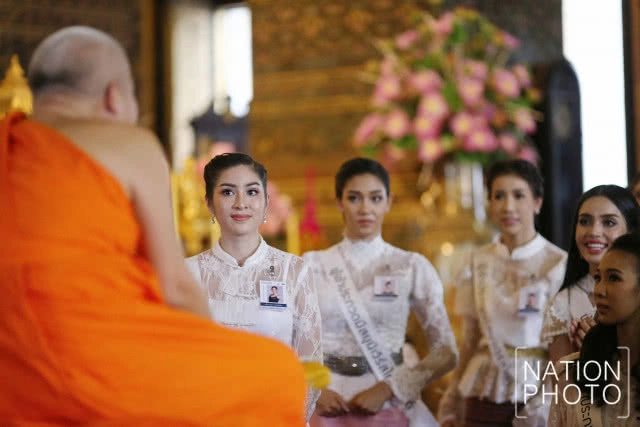 ส่อง! 40 ผู้เข้าประกวดมิสยูนิเวิร์สไทยแลนด์ 2018 เยี่ยมชม "วัดพระเชตุพนวิมลมังคลาราม"(ภาพชุด)