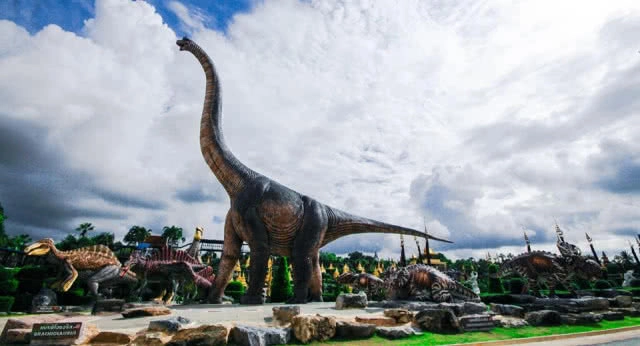 ดู จูราสสิค เวิลด์ 2 แล้ว มาดูตัวจริง
หุบเขา "ไดโนเสาร์" สวนนงนุชพัทยา