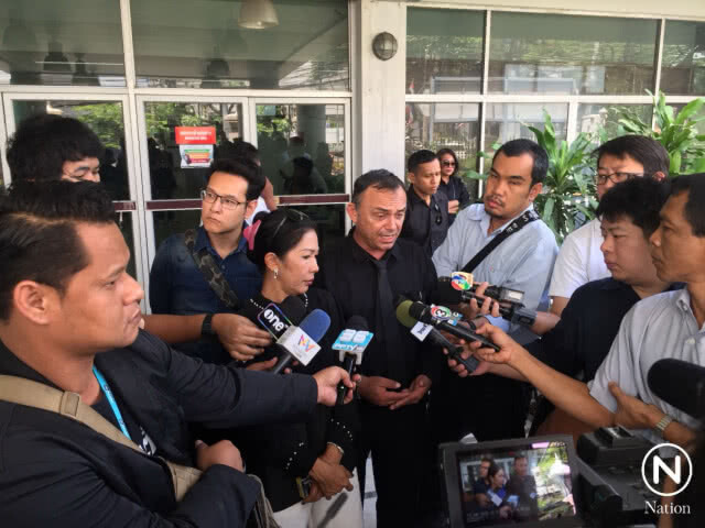 เศร้า! พ่อ-แม่ เข้ารับศพเด็กพลัดตกคอนโดย่านรามคำเเหง
