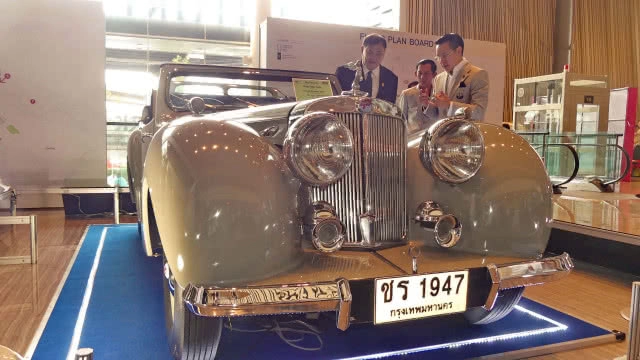 จัดประกวด "รถโบราณ" พร้อมโชว์รถย้อนยุคกว่า 100 คัน(มีคลิป)
