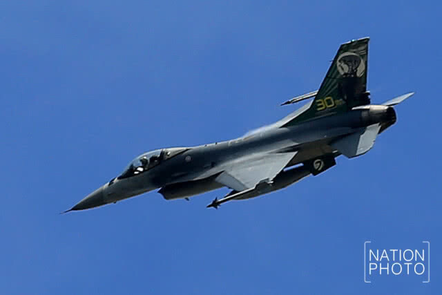(ภาพชุด) ครบรอบ 30 ปี เครื่องบิน F-16 แสนยานุภาพเหนือน่านฟ้าไทย