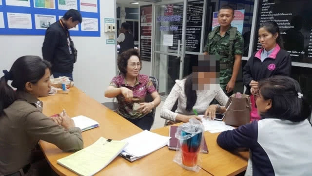 พ่อแม่ทะเลาะกัน ทิ้งลูก 8 ขวบในปั๊ม!