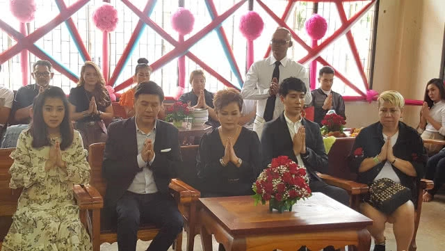 "เพชร พุ่มพวง" เสี่ยงเซียมซี คนแห่ตีเลขเด็ด! งานครบรอบ26ปี "พุ่มพวง ดวงจันทร์"