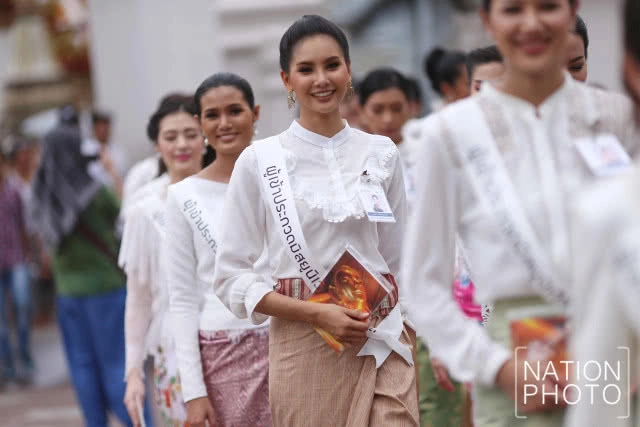 ส่อง! 40 ผู้เข้าประกวดมิสยูนิเวิร์สไทยแลนด์ 2018 เยี่ยมชม "วัดพระเชตุพนวิมลมังคลาราม"(ภาพชุด)