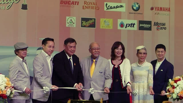 จัดประกวด "รถโบราณ" พร้อมโชว์รถย้อนยุคกว่า 100 คัน(มีคลิป)