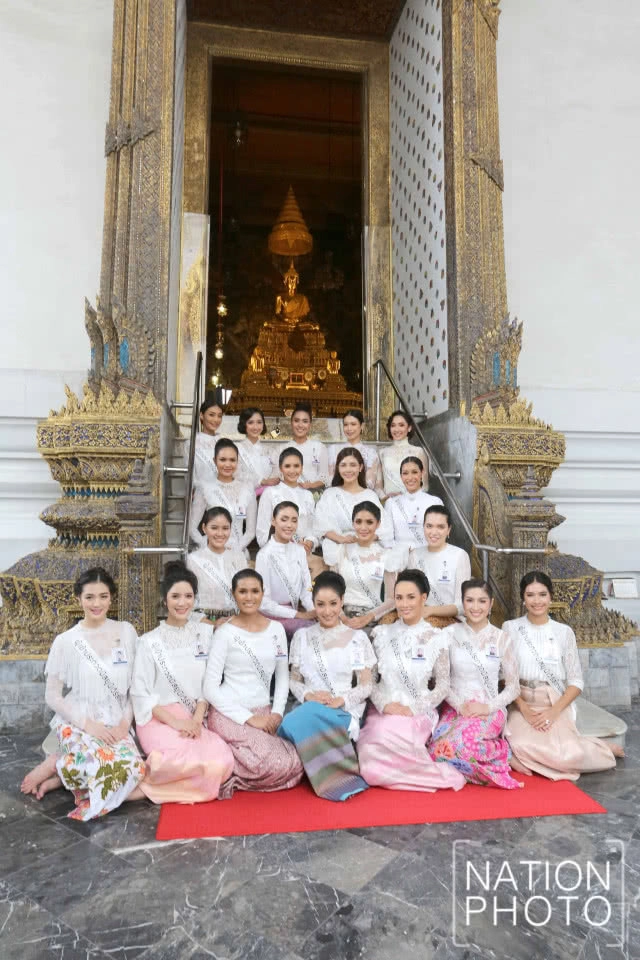 ส่อง! 40 ผู้เข้าประกวดมิสยูนิเวิร์สไทยแลนด์ 2018 เยี่ยมชม "วัดพระเชตุพนวิมลมังคลาราม"(ภาพชุด)