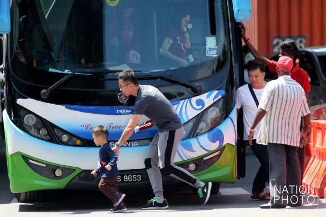 ด่านสะเดาคึกคัก! รับเทศกาลฮารีรายอและช่วงปิดเทอมมาเลเซีย