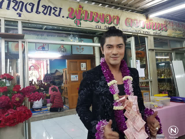 "ไกรสร-เพชร" ขอบคุณแฟนเพลง 26 ปียังรัก "พุ่มพวง"