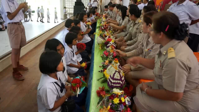 ชุมชนในชุมพร คุมอาหารกลางวัน นร. เหลือเงินคืน 2 ล้านต่อปี