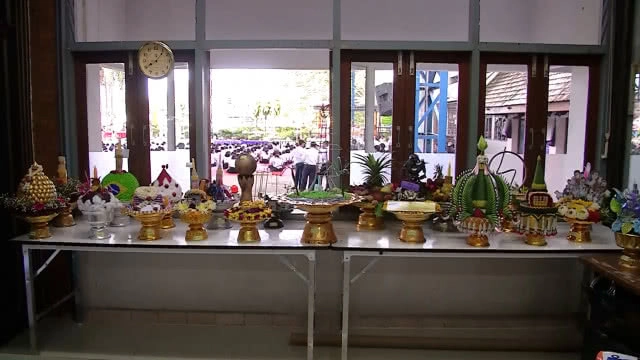 สุดครีเอต!! พานไหว้ครูบอลโลกของนักเรียนสารพัดช่าง