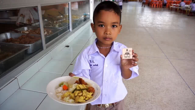 ชุมชนในชุมพร คุมอาหารกลางวัน นร. เหลือเงินคืน 2 ล้านต่อปี