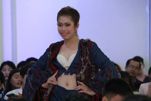 จัดส่งเสริมเครื่องประดับและผ้าทอกระตุ้นแฟชั่นล้านนาสู่สากล