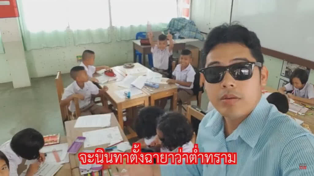 (คลิป)  ครูแว่นดำ แต่งแร็ปกลอน 8 ชวนโยกหัว
ชี้ ทำไมไม่ควรเลิกพิธีไหว้ครู