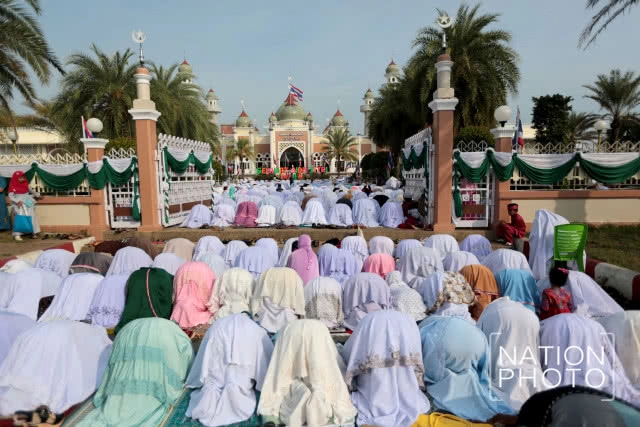 สลามัตฮารีรายอ