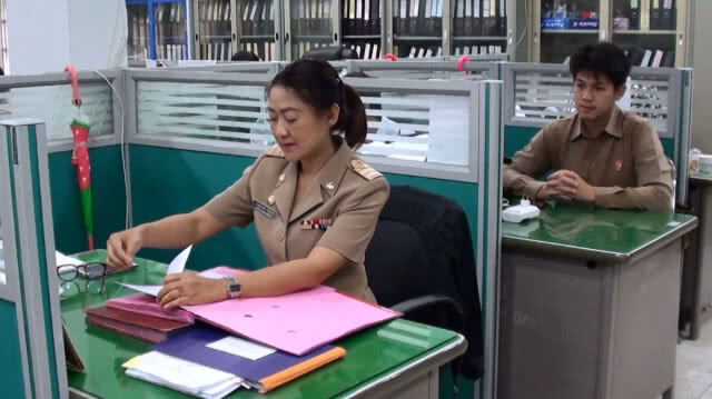 นายก อบจ.ถือฤกษ์วันศุกร์ทำงานวันแรกชื่นมื่น(มีคลิป)