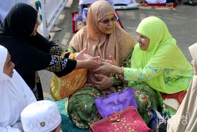 สลามัตฮารีรายอ