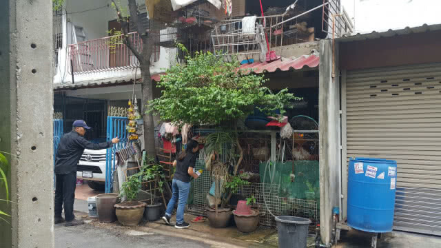 ชาวบ้านร้องป้าขังหมาเหม็นคลุ้งทั่วบ้านตร.ขอตรวจสอบก่อน ต้องสอบปากคำ-ประสานเขต และกรมปศุสัตว์ตรวจสอบ