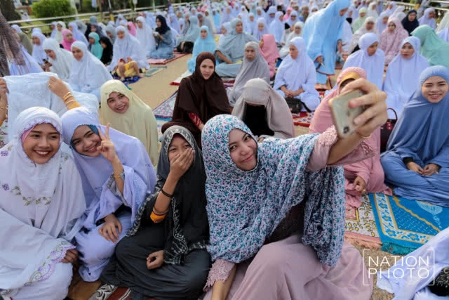 สลามัตฮารีรายอ