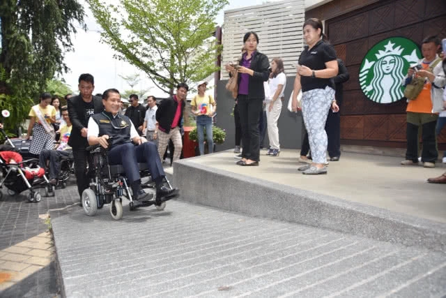 "วีระศักดิ์" สำรวจ"ท่ามหาราช"ทดลองใช้วีลแชร์จริง หวังขับเคลื่อนการท่องเที่ยวไทยเพื่อคนทั้งมวล