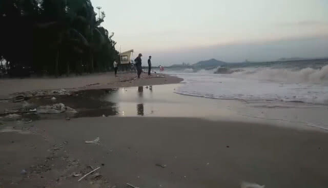 ขยะเกลื่อน!! หาดบางแสน วอน!อย่าทิ้งขยะ ลงแม่น้ำลำคลอง