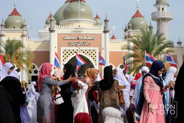 สลามัตฮารีรายอ