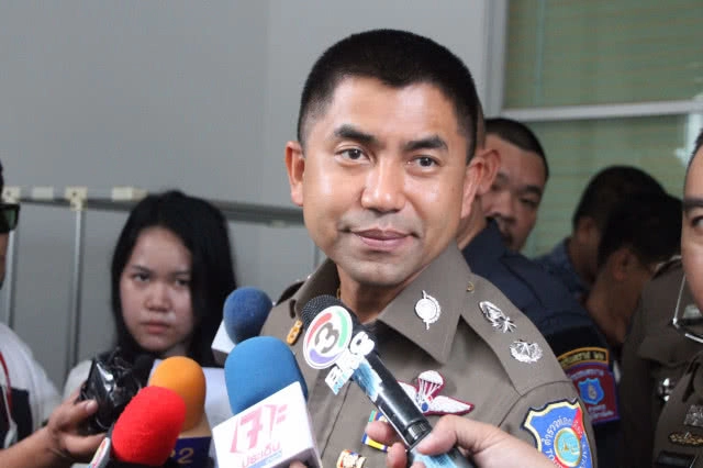 "บิ๊กโจ๊ก" ค้นบ้านย่านลาดพร้าว รวบ 4 ชาวจีนสร้าง "แอพ" ให้ลูกค้าดาวน์โหลด เล่นการพนัน(มีคลิป)