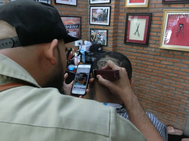 ทึ่ง แกะลายผมรูป "เมสซี่" (มีคลิป)