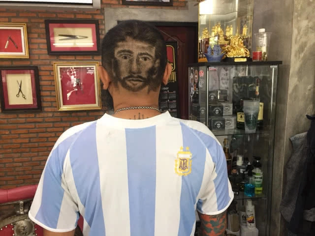 ทึ่ง แกะลายผมรูป "เมสซี่" (มีคลิป)