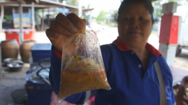 สวนกระแส!! ข้าวยากหมากแพง 'แกงถุงละ 5 บาท' ช่วยคนจน