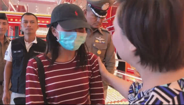 ตำรวจ! คุมตัว โจรสาว! ทำแผนชิงทอง