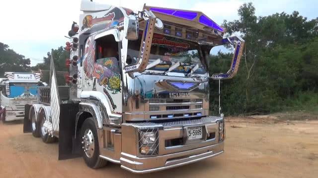 ชมรมสิงห์รถบรรทุก 350 คัน ยกขบวนมิ้ตติ้งครั้งเเรกในภาคใต้ระดมทุนช่วยผู้ป่วยผู้พิการ