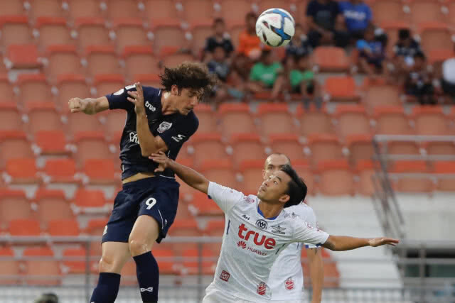 ชนะรวด 12 นัด! "แข้งเทพ" บุกเฉือน "ช้างศึกยุทธหัตถี" ถึงถิ่น 2-1