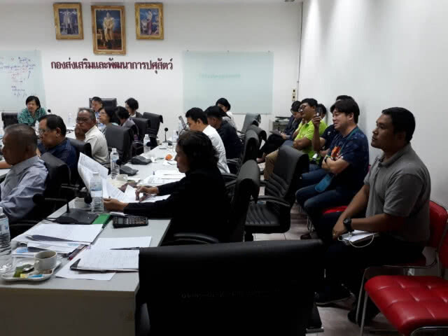 (คลิป) หมูราคาตก!!!  ขอเกษตรกรรายใหญ่  ลดปริมาณการผลิต
