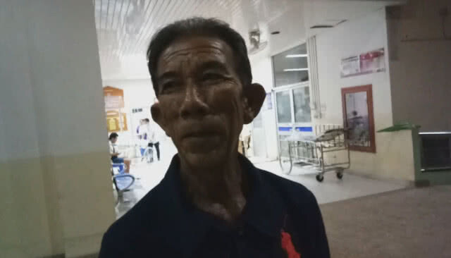 ลูกเลี้ยงวัย53 คว้ามีดไล่แทงพ่อวัย79
ก่อนพ่อแทงสวนไม่ยั้ง ดับคาบ้าน