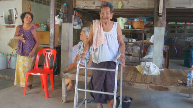 (คลิป) ทวด 5 แผ่นดิน อายุ 100 ปี
เผยเคล็ดลับ ใครอยากอายุยืน ต้องทำตาม