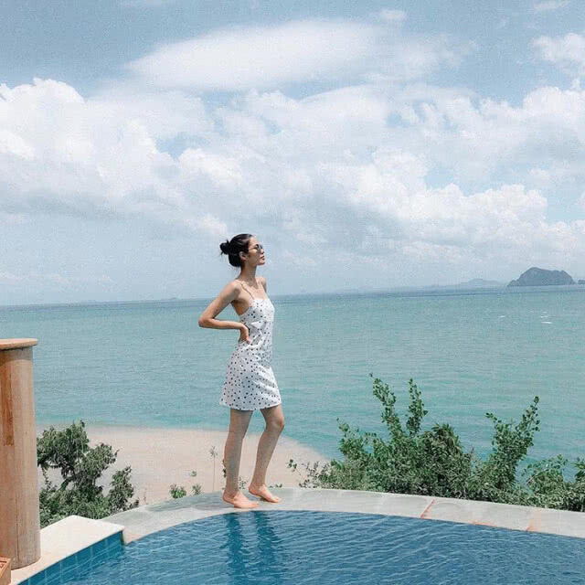 "น้ำตาล ชลิตา" อวดหุ่นสุดเป๊ะ! สู้แดดบนเกาะยาวใหญ่