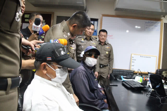 แถลงจับตุ๊กตุ๊ก-มัคคุเทศก์ เอาเปรียบนทท. อ้าง "วัดปิดวังปิด" พร้อมขอโทษคนไทย ให้สัจจะจะไม่ทำอีก