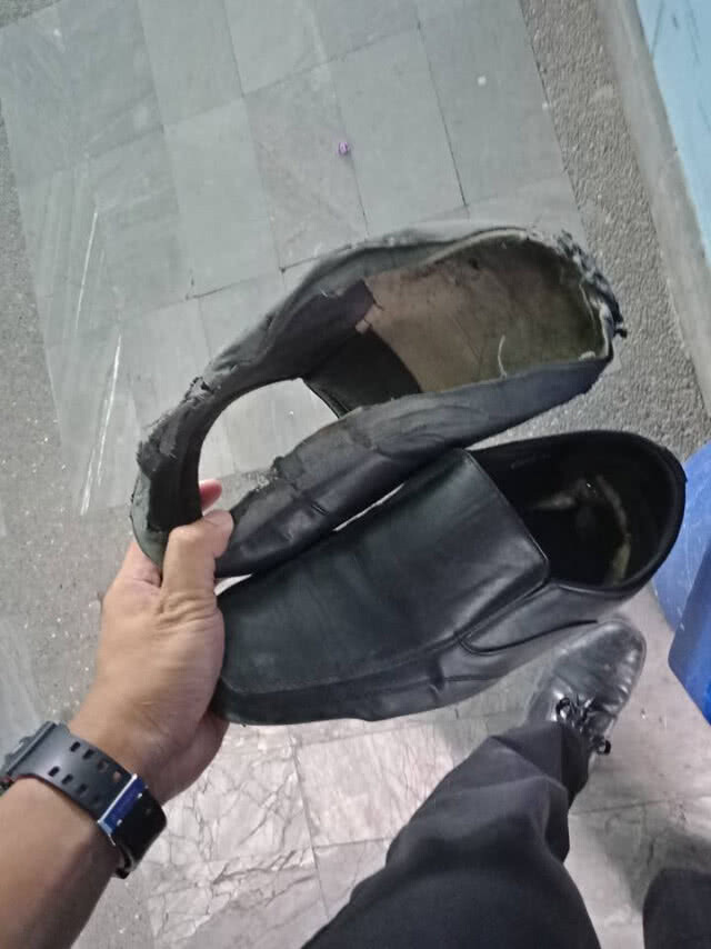 สุดปลื้ม!! เพื่อนเห็นใส่รองเท้าขาด รวมเงินซื้อรองเท้าให้ใหม่
