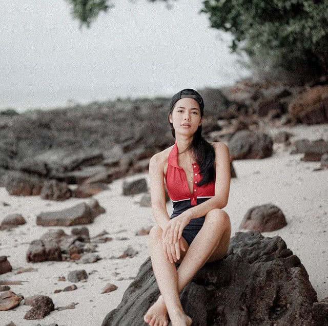 "น้ำตาล ชลิตา" อวดหุ่นสุดเป๊ะ! สู้แดดบนเกาะยาวใหญ่