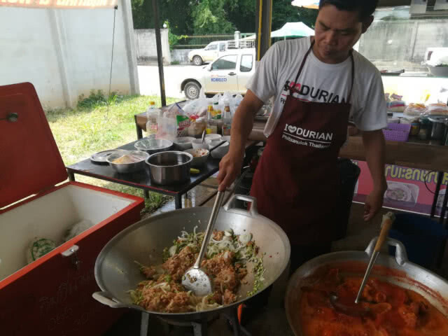 เปิดร้าน 'ข้าวกะเพรา' บึ้ม เน้นปริมาณมาก! ราคาถูก! ช่วยคนมีรายได้น้อย อิ่มท้อง