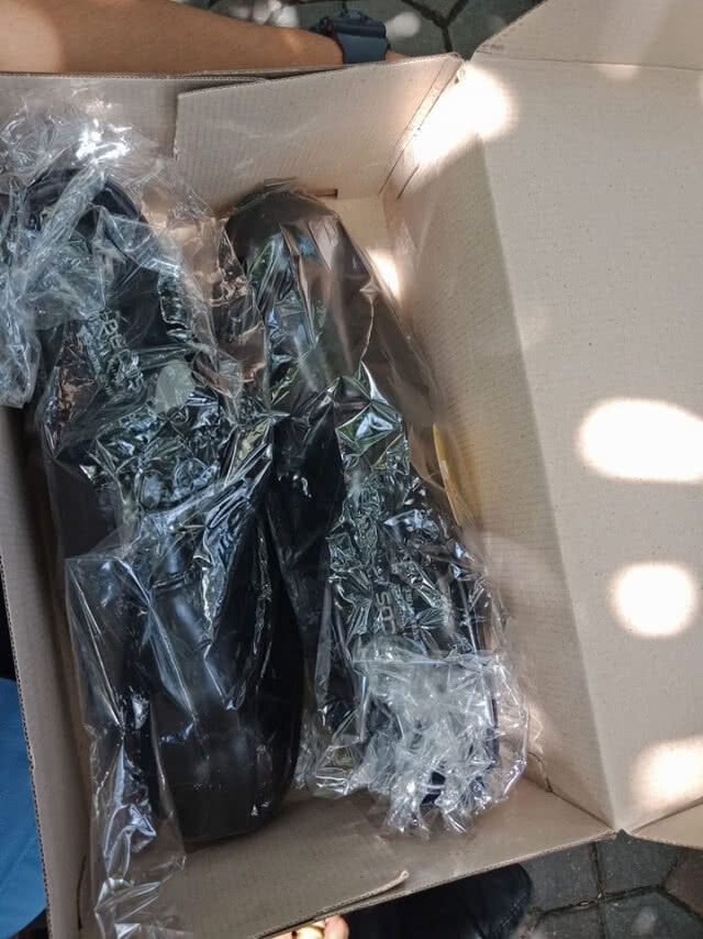 สุดปลื้ม!! เพื่อนเห็นใส่รองเท้าขาด รวมเงินซื้อรองเท้าให้ใหม่
