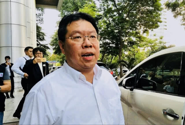 5 อดีตผู้บริหาร"ไอเฟค"เข้ามอบตัวต่อศาล