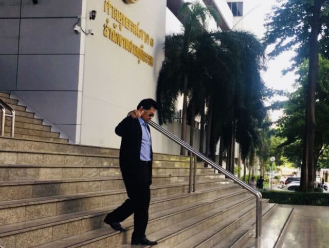 5 อดีตผู้บริหาร"ไอเฟค"เข้ามอบตัวต่อศาล