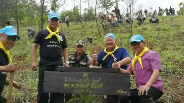 จัดกิจกรรมปลูกป่าเพื่อฟื้นฟูป่าต้นน้ำ