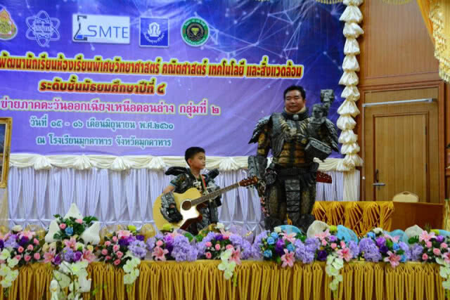 ธรรมดาโลกไม่จำ!! แปลงร่างเป็นพรีเดเตอร์ แว้นบนถนนหลวง