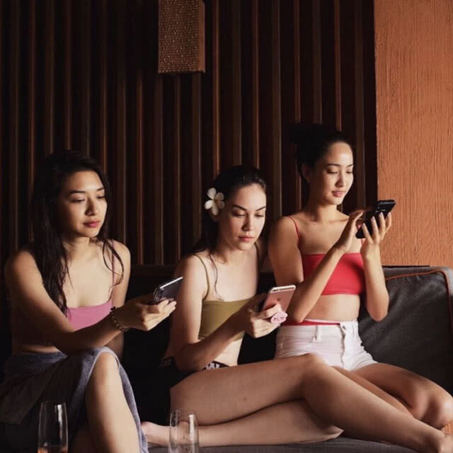 (คลิป) ทะเลเดือด!!! 4 นางเอกวิกสาม รวมตัวออนเดอะบีช!!!