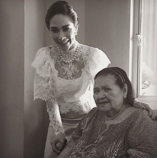 สุดอาลัย! "พลอย เฌอมาลย์"  ถ่ายภาพเหมือน "คุณยาย"  เมื่อ 36 ปีก่อน !