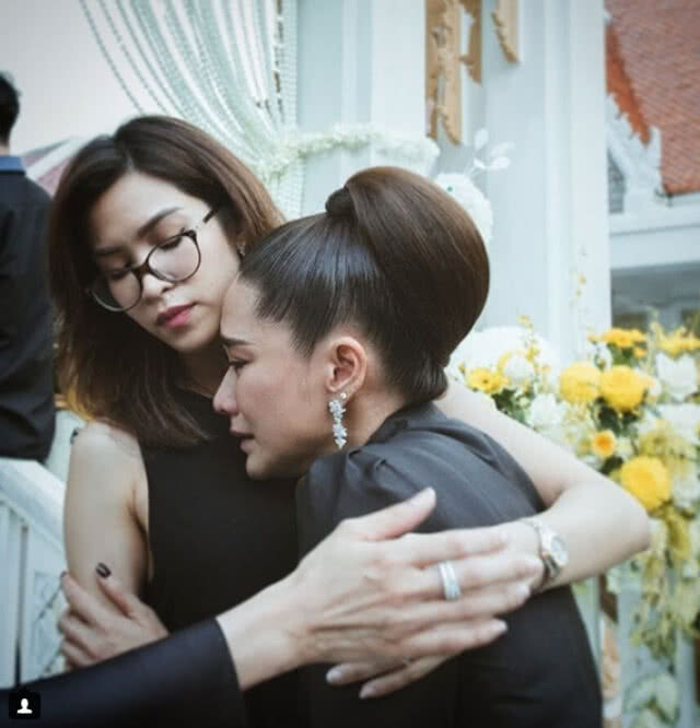 สุดอาลัย! "พลอย เฌอมาลย์"  ถ่ายภาพเหมือน "คุณยาย"  เมื่อ 36 ปีก่อน !