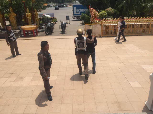 ตร.รวบหนุ่มใจบาปทันควันหลังงัดตู้บริจาคในวัดพระธาตุ 9 ชั้น(มีคลิป)